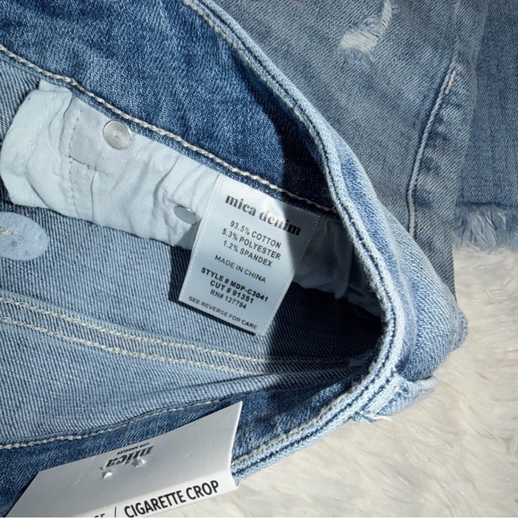 Women's mica brand Light Blue Distressed Cropped Jeans NWT Size 26 - Picture 3 of 5